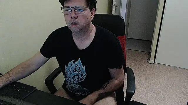 Snapshot of blueandwhite1 chatting on 03/04/26, 07:47 blueandwhite1 online show from 03/04/26, 07:47