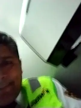 Snapshot of danigarci2307 chatting on 10/18/25, 02:18 danigarci2307 online show from 10/18/25, 02:18