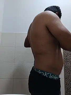 Snapshot of danigarci2307 chatting on 11/21/25, 05:22 danigarci2307 online show from 11/21/25, 05:22