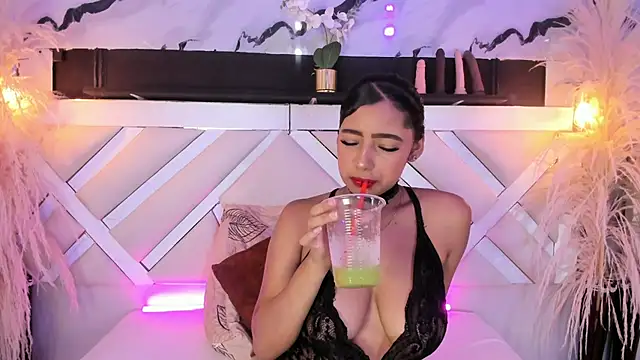 Zoe-Johnson  online show from 05/05/26, 09:23
