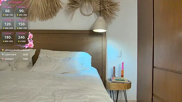 Snapshot of LunarAngel_ chatting on 11/25/25, 03:50 LunarAngel online show from 11/25/25, 03:50