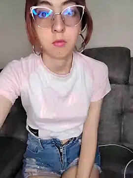 Snapshot of AnnieSparkle chatting on 09/12/25, 12:11 AnnieSparkle online show from 09/12/25, 12:11
