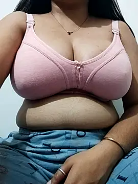 Snapshot of priya_hot_69 chatting on 12/15/25, 05:28 priya hot 69 online show from 12/15/25, 05:28