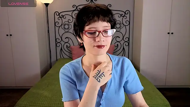 oliviafairy1 online show from 10/06/25, 04:04