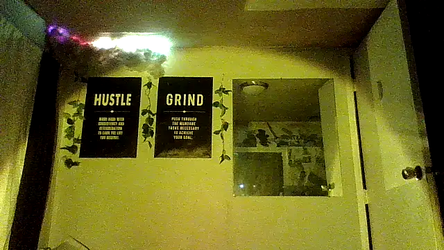 Snapshot of B3toBaby chatting on 12/05/25, 10:13 B3toBaby online show from 12/05/25, 10:13