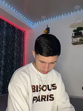 Snapshot of Alejandro_BigCock22 chatting on 09/17/25, 03:30 Alejandro BigCock22 online show from 09/17/25, 03:30