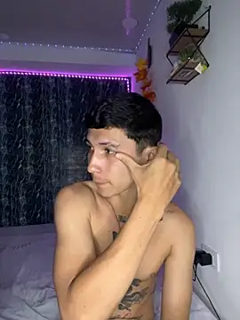 Snapshot of Alejandro_BigCock22 chatting on 10/05/25, 08:12 Alejandro BigCock22 online show from 10/05/25, 08:12