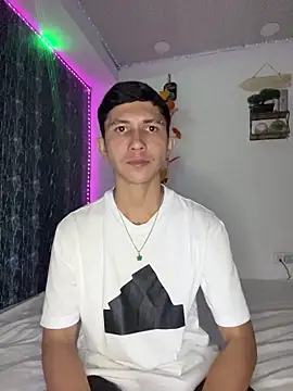 Snapshot of Alejandro_BigCock22 chatting on 10/13/25, 07:52 Alejandro BigCock22 online show from 10/13/25, 07:52