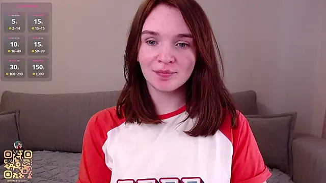 Snapshot of EvaJackson111 chatting on 10/07/25, 02:14 EvaJackson111 online show from 10/07/25, 02:14