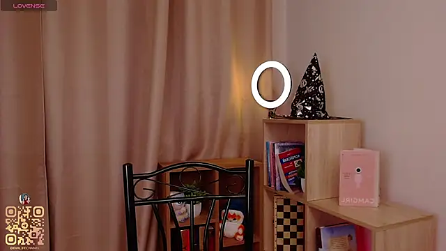 Snapshot of EvaJackson111 chatting on 10/13/25, 02:17 EvaJackson111 online show from 10/13/25, 02:17