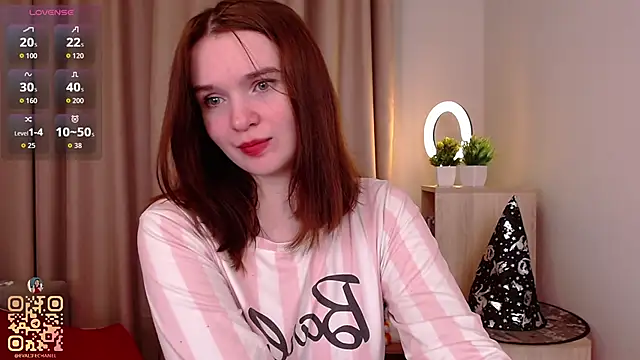 Snapshot of EvaJackson111 chatting on 10/19/25, 02:18 EvaJackson111 online show from 10/19/25, 02:18