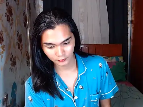 lady in moon online show from 03/15/26, 12:33