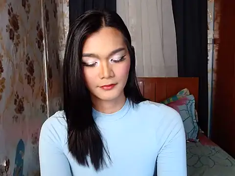 lady in moon online show from 03/18/26, 03:04