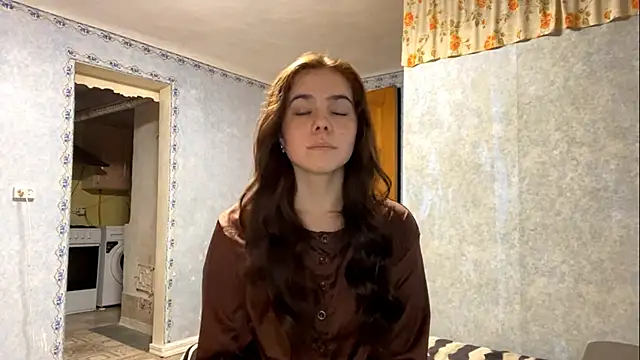 Lia rise online show from 09/18/25, 04:09