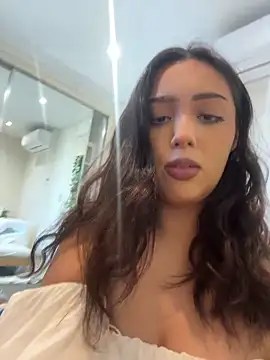 chloerossi18 online show from 12/18/25, 04:40