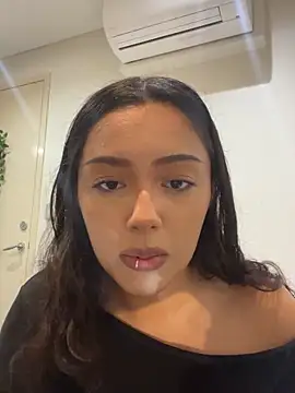 chloerossi18 online show from 12/20/25, 12:29