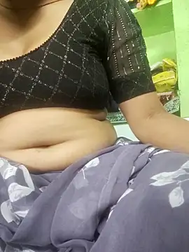 Snapshot of Hot_pooja55 chatting on 09/24/25, 02:48 Hot pooja55 online show from 09/24/25, 02:48