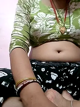 Snapshot of Hot_tin74 chatting on 05/19/26, 05:52 Hot tin74 online show from 05/19/26, 05:52