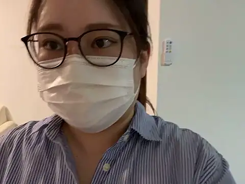 Snapshot of shimera-nohime25 chatting on 09/11/25, 11:10 shimera-nohime25 online show from 09/11/25, 11:10