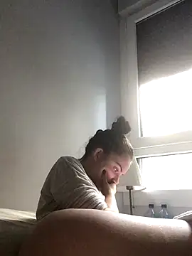 Snapshot of prettylittlefooxy chatting on 11/16/25, 04:01 prettylittlefooxy online show from 11/16/25, 04:01