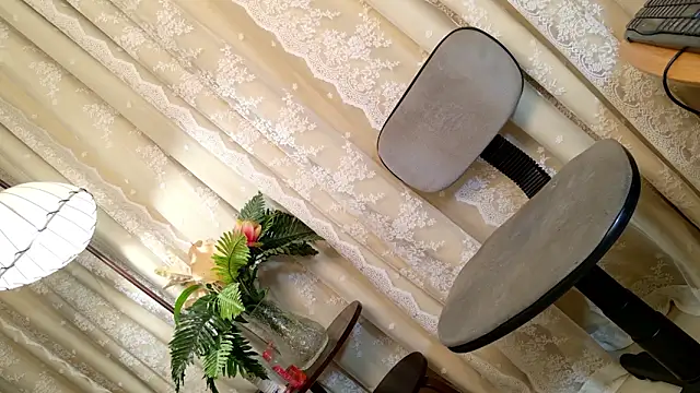 Snapshot of PrettyStranger chatting on 11/25/25, 04:34 PrettyStranger online show from 11/25/25, 04:34