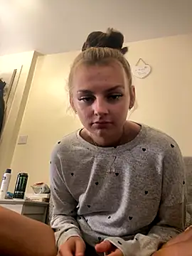 Snapshot of Summer21k chatting on 10/16/25, 06:09 Summer21k online show from 10/16/25, 06:09