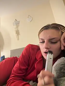 Snapshot of Summer21k chatting on 10/19/25, 08:09 Summer21k online show from 10/19/25, 08:09