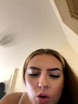 Snapshot of Summer21k chatting on 11/04/25, 09:36 Summer21k online show from 11/04/25, 09:36