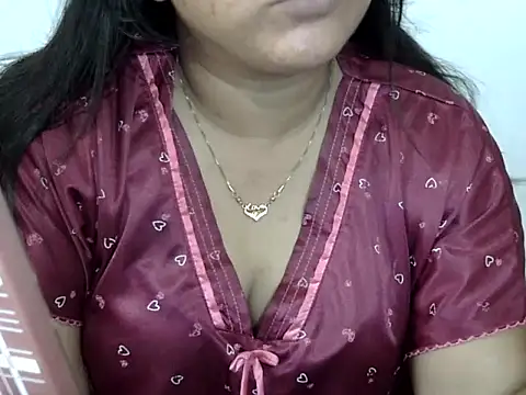 Mon-Luv online show from 04/10/26, 11:37