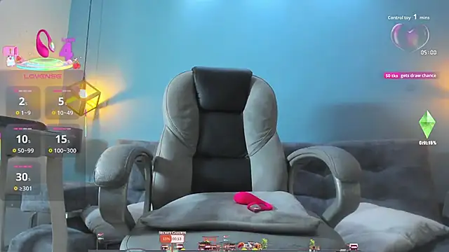 Snapshot of Eross_Santy chatting on 10/17/25, 12:52 Eross Santy online show from 10/17/25, 12:52