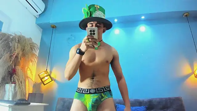 Snapshot of Eross_Santy chatting on 03/16/26, 01:04 Eross Santy online show from 03/16/26, 01:04