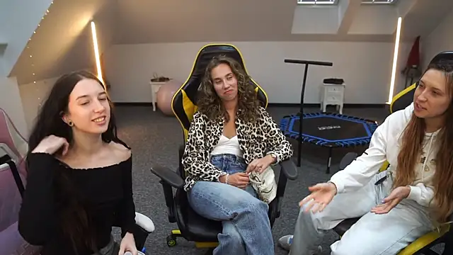 Snapshot of _Lili_054 chatting on 09/19/25, 11:11  Lili 054 online show from 09/19/25, 11:11