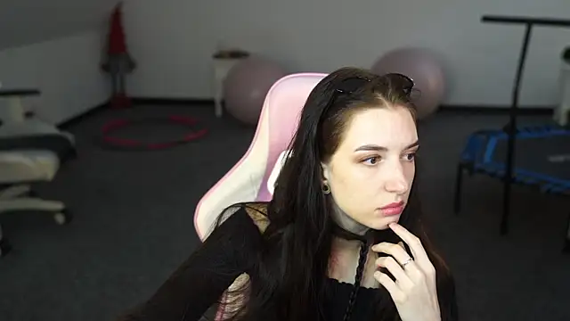 Snapshot of _Lili_054 chatting on 09/22/25, 10:28  Lili 054 online show from 09/22/25, 10:28