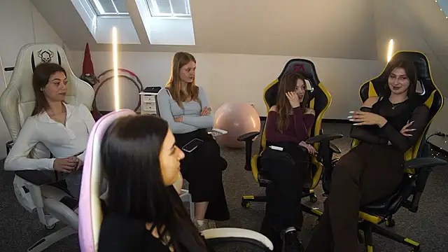 Snapshot of _Lili_054 chatting on 10/02/25, 10:22  Lili 054 online show from 10/02/25, 10:22