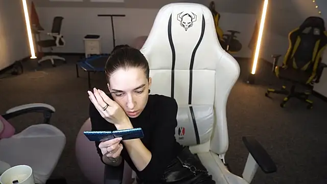 Snapshot of _Lili_054 chatting on 10/09/25, 10:24  Lili 054 online show from 10/09/25, 10:24