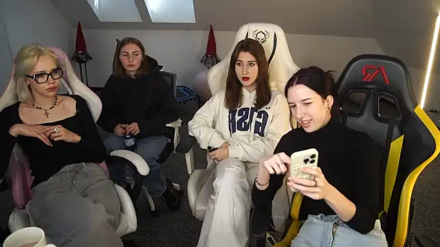 Snapshot of _Lili_054 chatting on 10/14/25, 10:38  Lili 054 online show from 10/14/25, 10:38