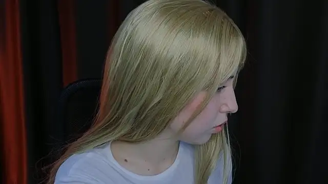 YukiMisa online show from 11/19/25, 03:12