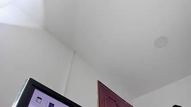 Snapshot of CarolinaFerrer chatting on 11/11/25, 04:18 CarolinaFerrer online show from 11/11/25, 04:18