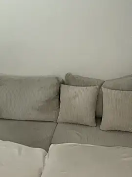 young hailey online show from 09/18/25, 07:43