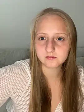 young hailey online show from 09/24/25, 07:33