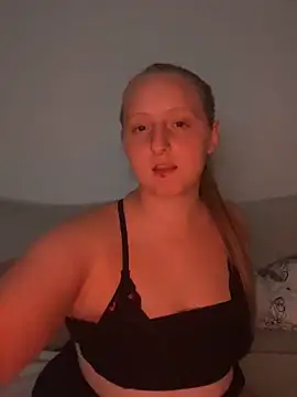 young hailey online show from 11/11/25, 06:52