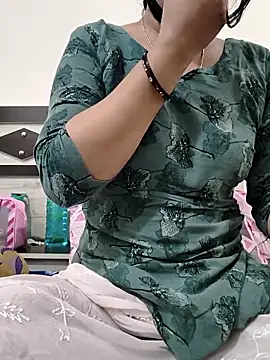 Snapshot of nice_touch9733 chatting on 12/15/25, 10:47 nice touch9733 online show from 12/15/25, 10:47