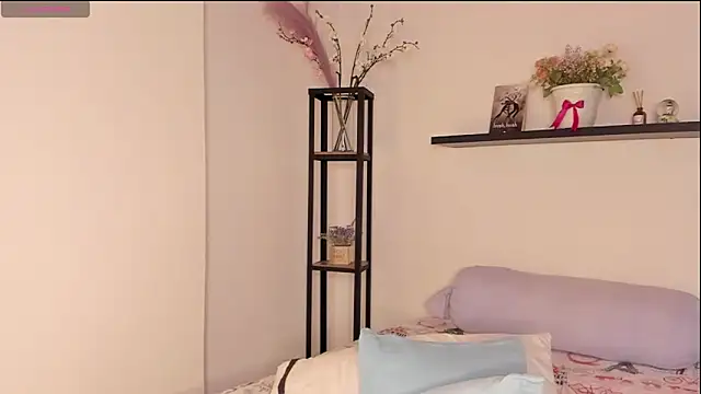 Snapshot of IsablellaDucal chatting on 10/02/25, 04:36 IsablellaDucal online show from 10/02/25, 04:36