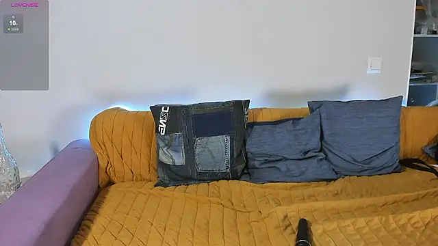 Snapshot of WonderConnie1 chatting on 01/15/26, 02:27 WonderConnie1 online show from 01/15/26, 02:27