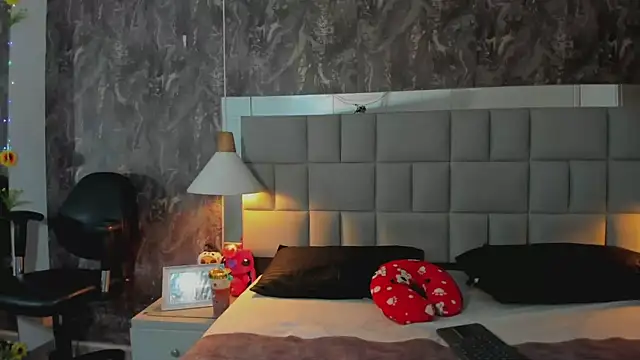 yiyisandoval online show from 02/08/26, 07:28