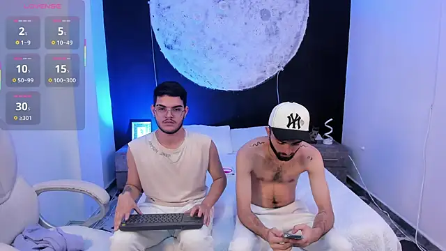 Snapshot of marcoAndMathew chatting on 10/05/25, 12:14 marcoAndMathew online show from 10/05/25, 12:14