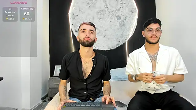 Snapshot of marcoAndMathew chatting on 10/16/25, 01:01 marcoAndMathew online show from 10/16/25, 01:01