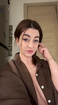 Roxanne Skye online show from 11/16/25, 04:56