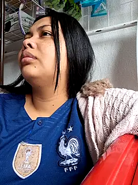 Snapshot of Alessandraa- chatting on 10/03/25, 05:21 Alessandraa- online show from 10/03/25, 05:21