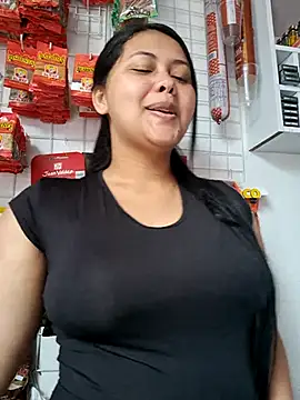 Snapshot of Alessandraa- chatting on 10/19/25, 03:34 Alessandraa- online show from 10/19/25, 03:34